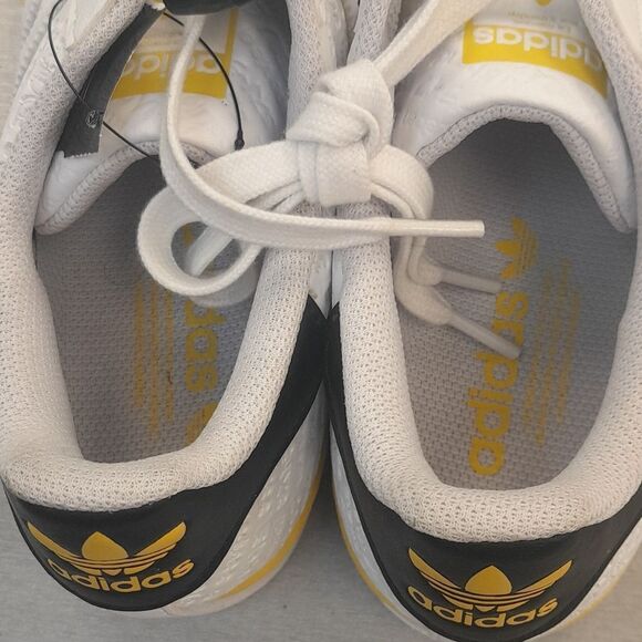 Adidas Femalle size 8 shoe - Picture 4 of 10